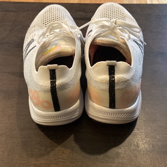 Women’s New Balance 89 degrees. Size 9. Used, good condition. - Picture 3 of 4